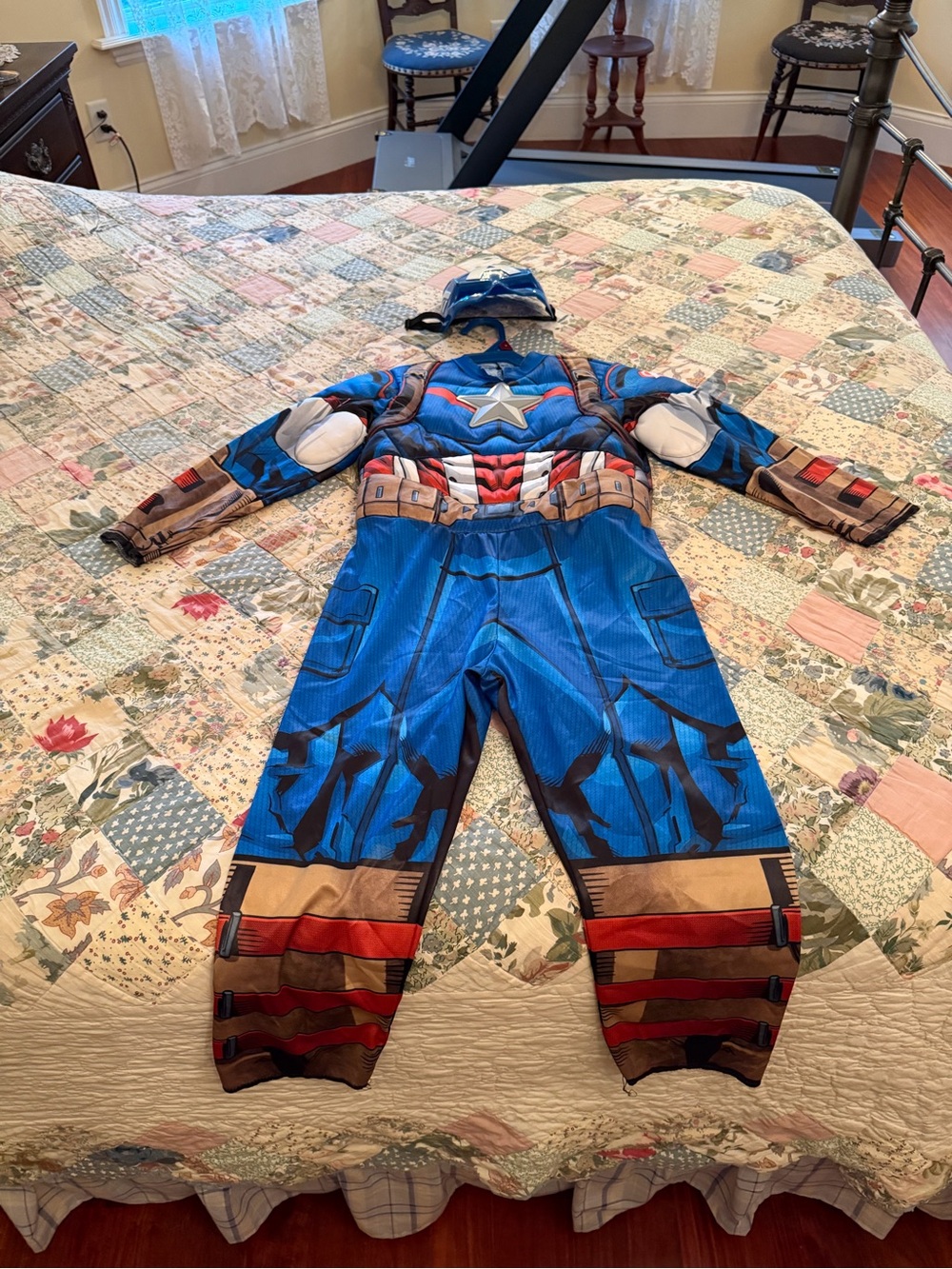 MARVEL KIDS CAPTAIN AMERICA HALLOWEEN COSTUME SMALL 4/6